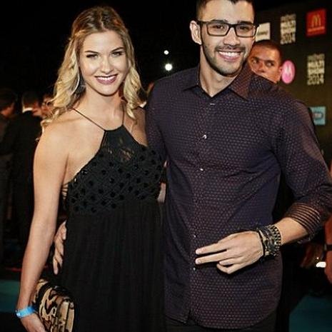 Fã clube no instagram sigam lá : @semprecomgusdressa