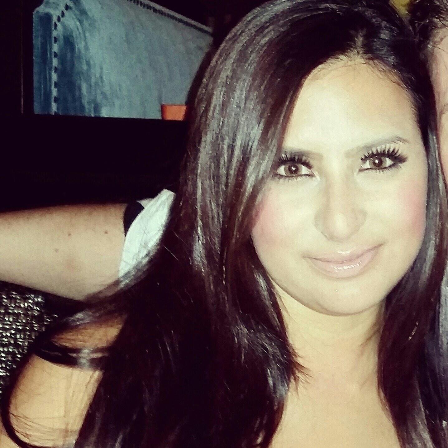 Hi Everyone, I'm a merchandiser for Chloe + Isabel! Shop my boutique for some amazing, affordable, jewelry! xo
