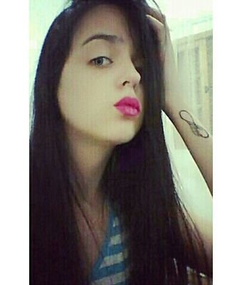 - Não me acostumo com esse mundo de coisas caras, pessoas baratas e sentimentos em liquidação .