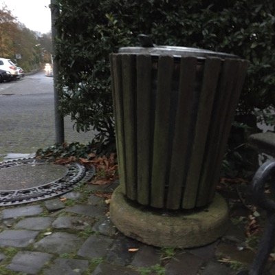 Schlosseimer's profile picture. Ich berichte von meinem Leben als Mülleimer in Hachenburg.