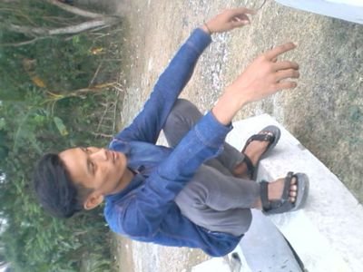 gua itu orngnya kga sombong baik yg knl ama gua . kga nysel dehh gua itu gampang senyum .. & gampang tawa