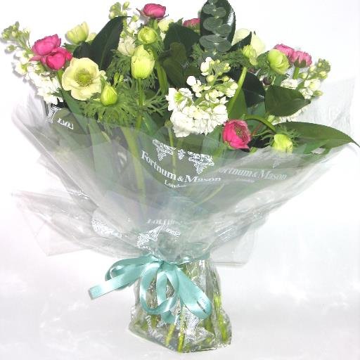 Gel4Flowers the best option for spill free courier deliveries. Clear and safe hydrates all stems during transport. For arrangements where water isn't allowed.
