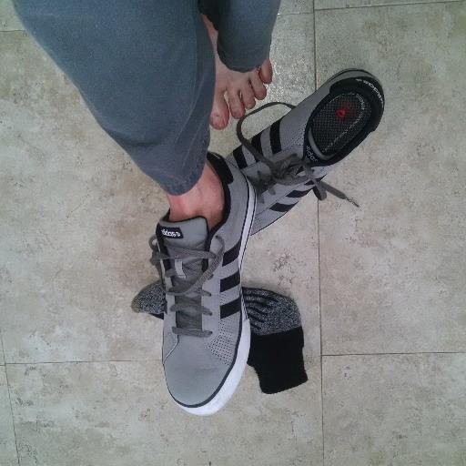 @cashfag who loves to worship young @footmasters