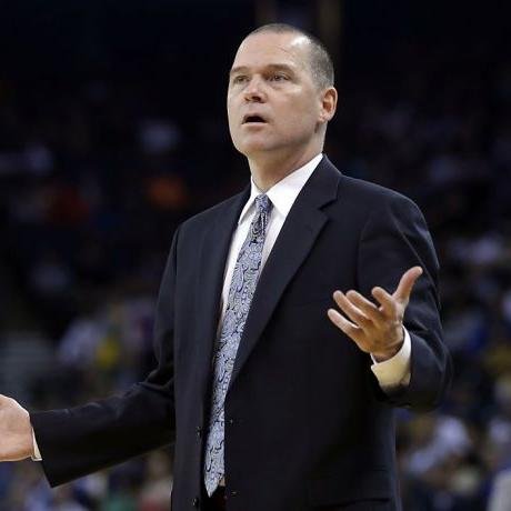 Entrenador de los Sacramento Kings. Somos el peo equipo de la liga pero tenemos a @RokZelig4.yo soy blanco mi asistente es el negro ok.