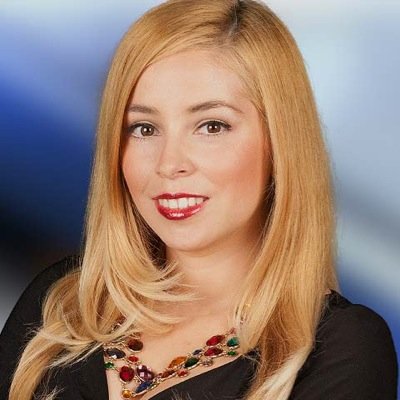 Emmy Award-winning former TV news reporter. Now PR/media professional. I speak English, Español, Français & I love to travel!