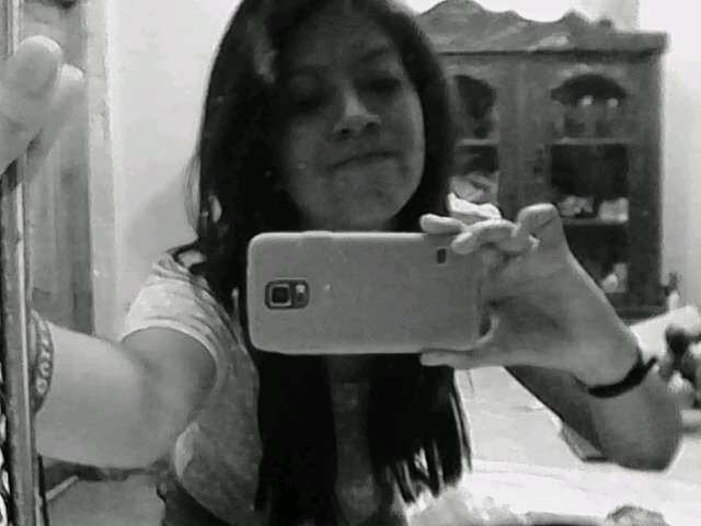 SoOnriie!! Asi de simple !! :) :) yoO soi feliz y tu un infeliz !! :) :* besiitoOs a toOds