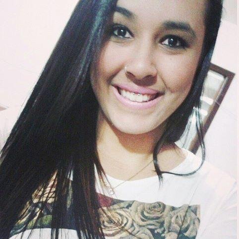 Meus olhos imóveis fitam o mar, vim pedir a força e as bênçãos de Iemanjá, amor pra me guiar ️✡☸☼☯☮