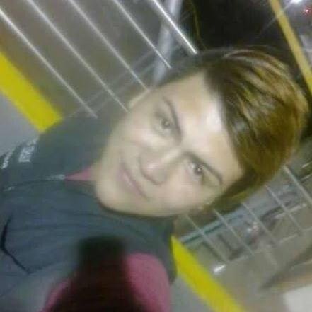Cantar,bailar es mi vida y nadie ni nada lo ba a cambiar, SOY UNA PERSONA D ESPIRITU LIBRE ALOKADO DIBERTIDO soy raro alegre .y eso es lo k me ba llebar lejos .