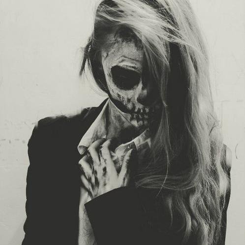 Cada instante es efímero. He visto vidas apagarse no por la muerte, sino por el olvido.