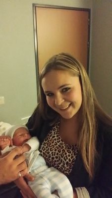 Necesiito qe me coma a besos, qe me mate a cosquillas y qe me ame toda la vida//Su peqeña consentiida, la niña de la casa y la amante de las fiestas♡