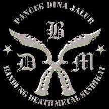 Menjadi diri sendiri itu lebih baik dari pada harus meniru apa yang orang lain miliki (Y) ^_^