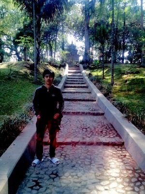 Pengemar baca buku, Musik, sepak bola ,dll