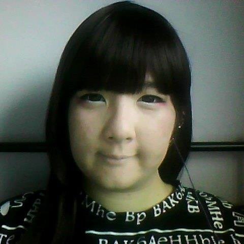 私のTwitterへようこそ　私はえみです。20歳　よろしくね　＾＾　私は嵐やV6とEXILEとても好きなんだ～