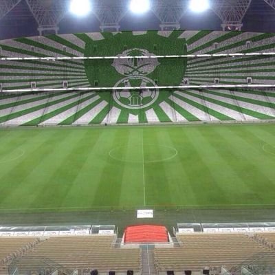 ‏‏‏‏مين تبين اعلمها السواقه بحضني