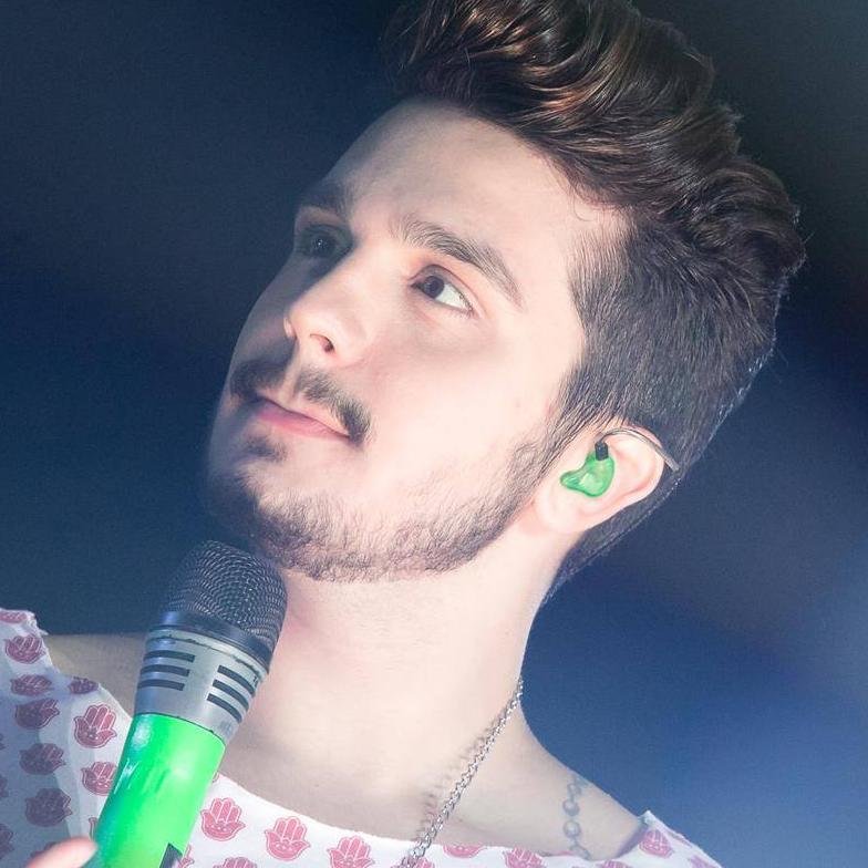 Fã Clube Oficial do cantor @luansantana | Seguida por: @AJ__26 , @silmaranogueira , @DayNazzi @Amanda_Santanaa