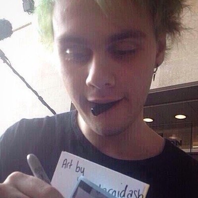 mxchaelfxllxw's profile picture. @Michael5SOS: i r gay
