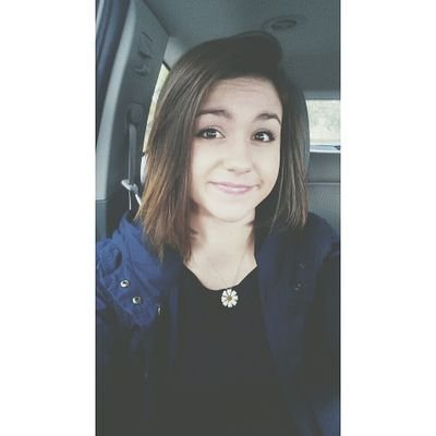 HalleFerreira's profile picture. @Tyl3r_F05t3r is my best friend 4eva ♡