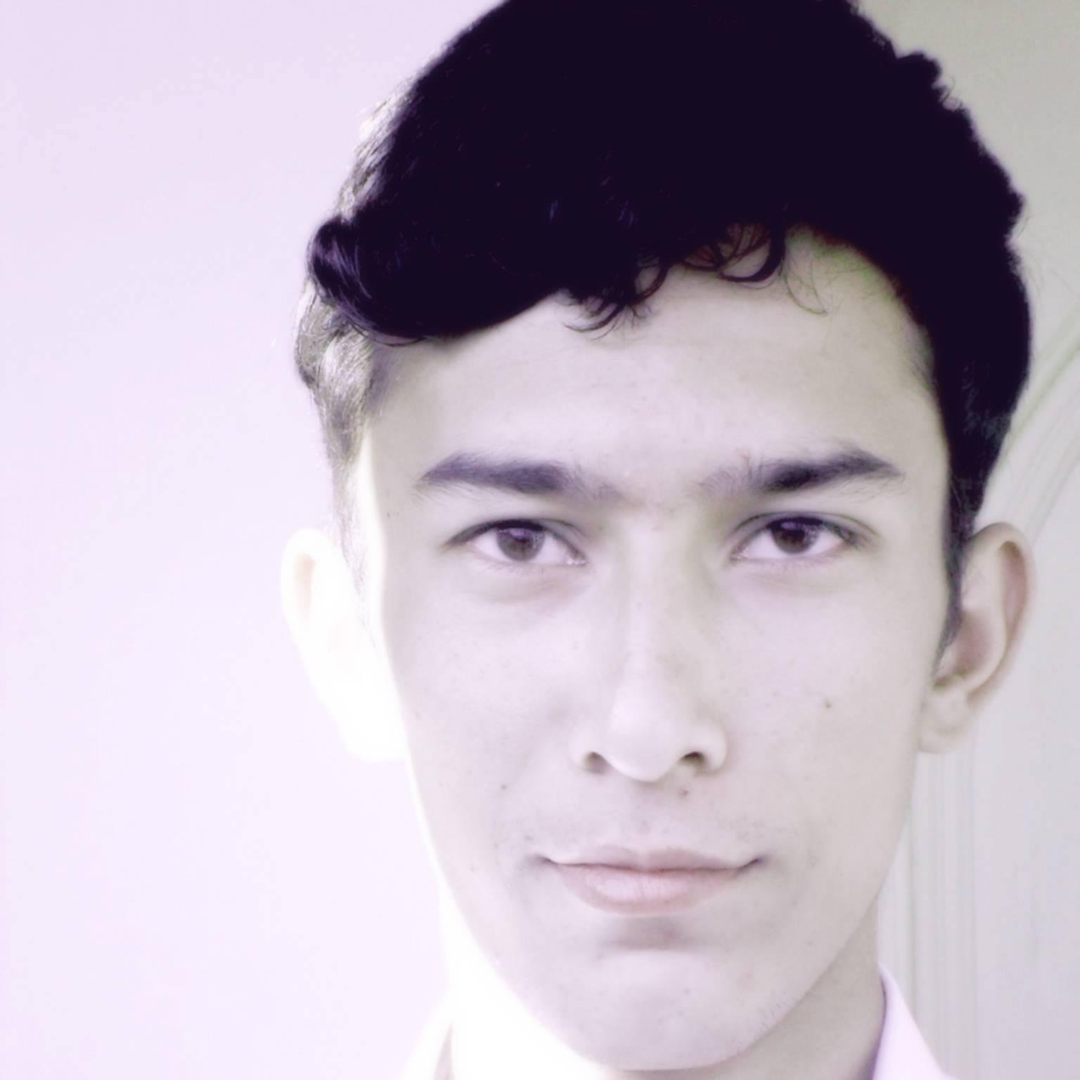 Samjha Lo Apne Dil Ko Pyaar Na Kare
Meri Fitrat Hai Bewafai Izhar Na Kare
Humse Paoge Dhoka Tum Yaad Rekhna
Pehle Hee Kahte Hai Koi Humara Aetbaar Na Kare