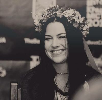 ~Here to put a smile on everyone's faces. DM me anytime you need or you feel lonley, I'll be there for you.~