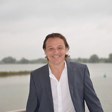architect, urban & cultural development addict, createur van morgen & nog steeds n beetje DJ.
