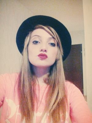 Julietetf_'s profile picture. 