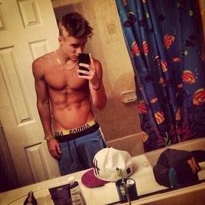 AdorableMyles's profile picture. 