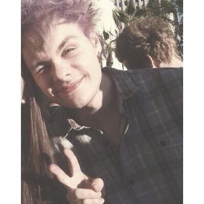 dont follow if you dont want to :) i fav and retweet almost everything i see on my timeline :) i also love 5SOS & 1D
