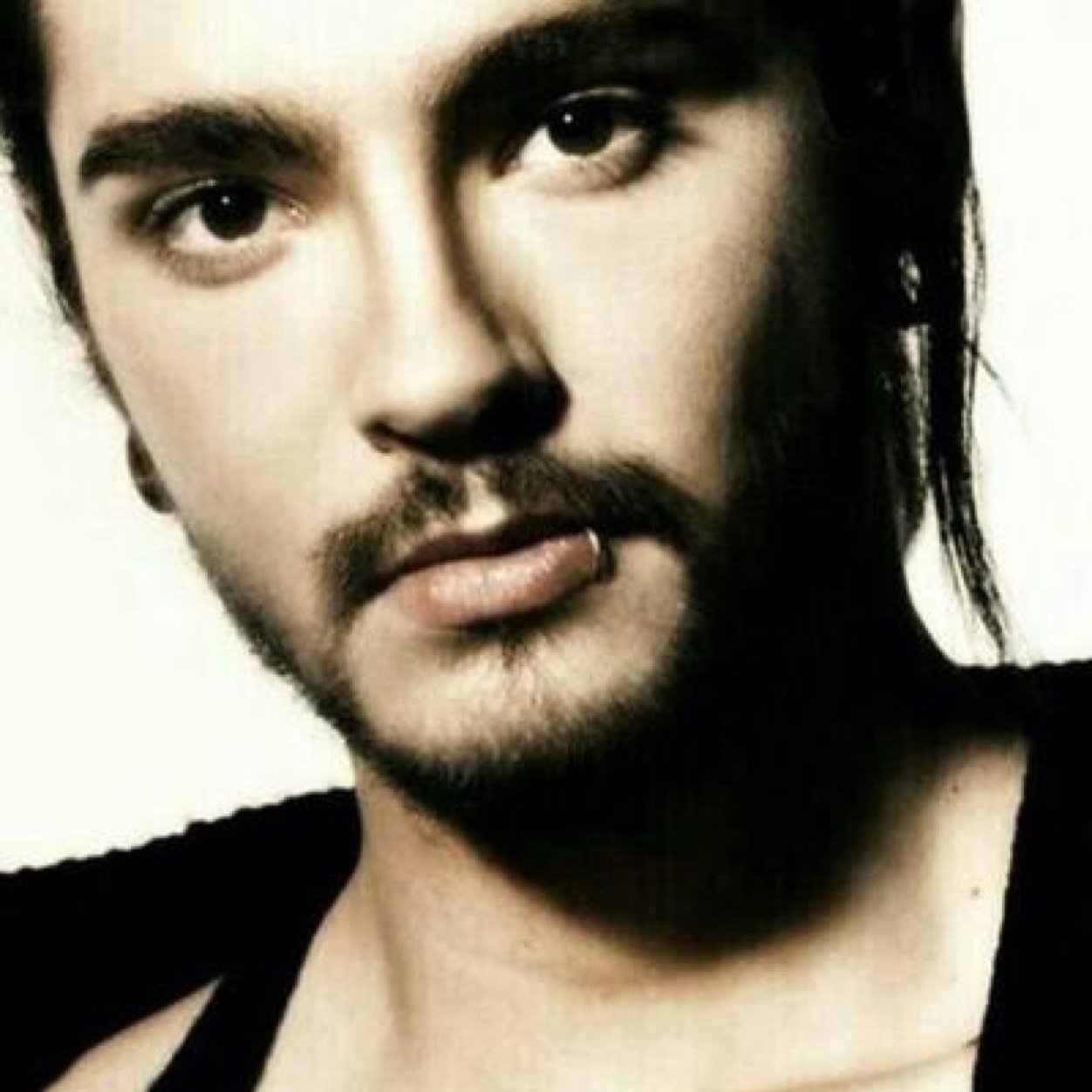 #alien and proud ! I'm in love to Mr Tom Kaulitz since 2006, and I'm a queen of suburbia.