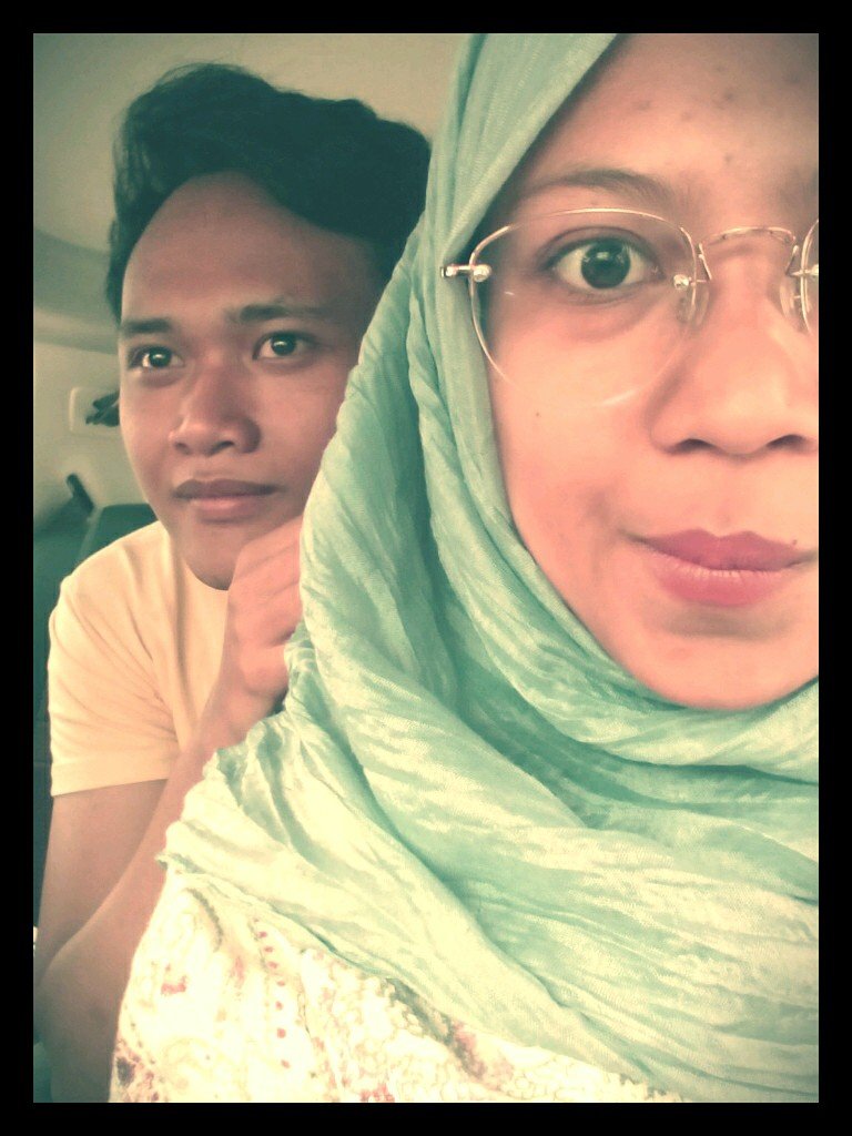 IzzatiZi's profile picture. Born on 1993.