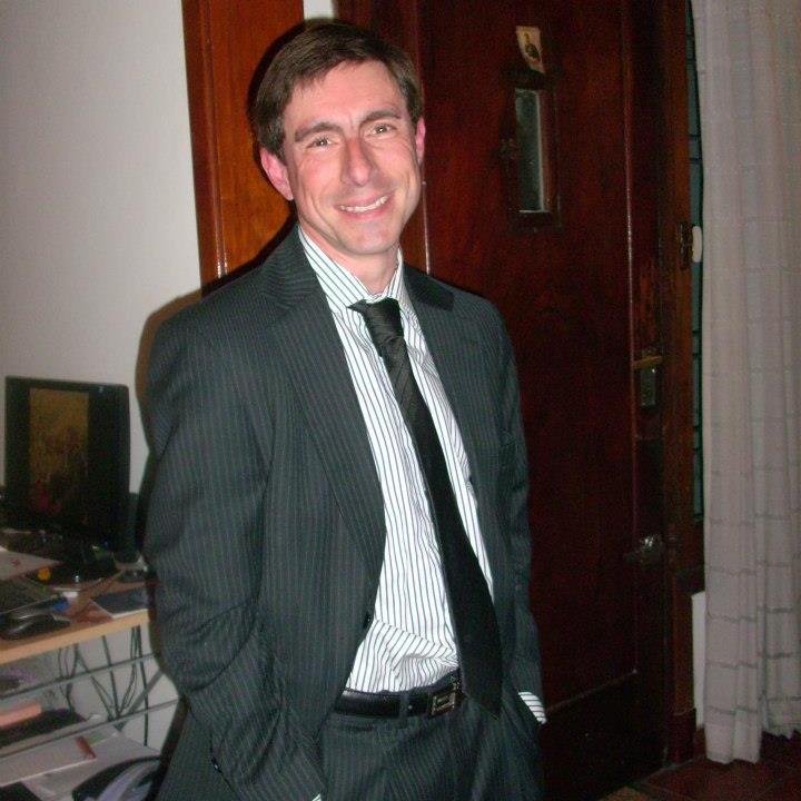 avetere1975's profile picture. Quilmeño de ley. Cada uno tiene los ídolos de pies de barro que su ceguera merece. La gratitud es el sentimiento que más humildad concentra y más amor expande