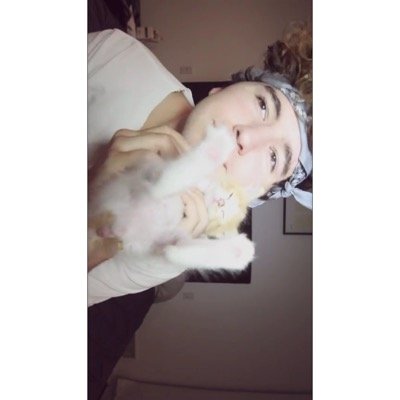 follow @connorftsides ill follow back babe(-: