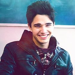 ~ Serranista forever JULIAN ME SIGUE 23/02/15  #KCAAargentina Artista del año: Julian Serrano