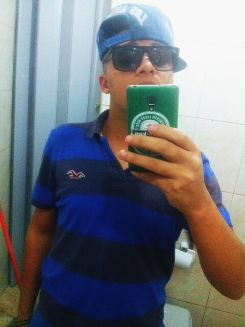 18 anos, solteiro, ousado, sonhador e mente blindada .'