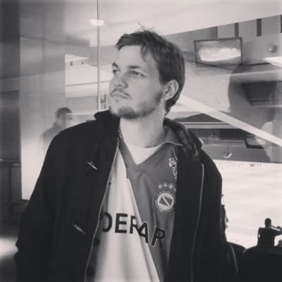 Arquitecto. 35 años. Argentinos Juniors