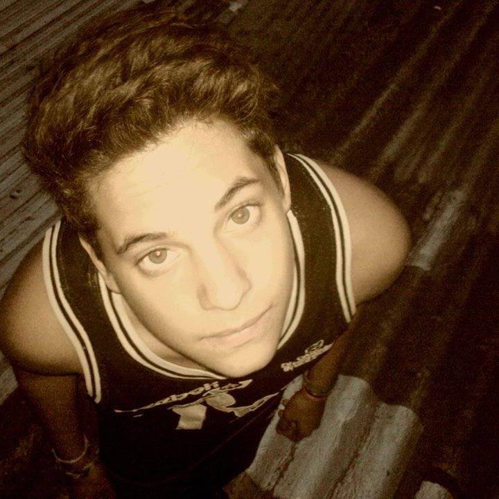 LautaroAmaya's profile picture. Tengo 16, hago parkour. Amo la gimnasia, el arte, la musica electrónica, hablar, tomar mates, etc... Odio la política, la corrupción, la falsedad, etc...