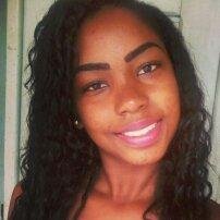 sou αpenαs umα meninα , com corαção de criαnçα , cαbeçα de αdolescente e sentimentos de mulher . Que não tem medo de rir , e nem vergonhα de chorar