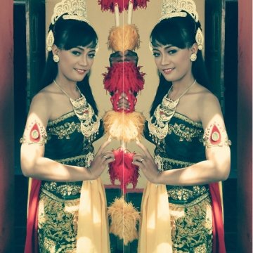 I'm very very Annoying but charming (ʃƪ˘˘.)