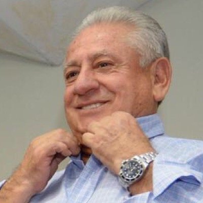 Dictador en la FEF. Con el capi Luna hasta el fin del mundo. Creyente de la escuela colombiana de DTs. Admirador de Blatter. Hincha del Quito.