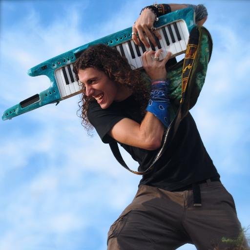 keytar shred @ pentakill & GM zyra main in league film / game scoring graduate @ Berklee. I like Sonic a lot