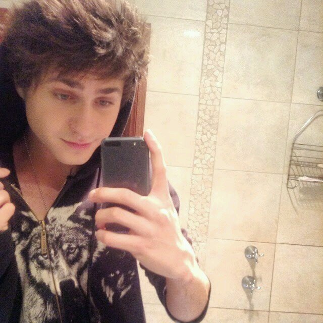 KronicKris's profile picture. Instagram: Kronickris117. Snapchat: Krisco117. Comedy. Pop Punk. Metal. Rap. Cunt.