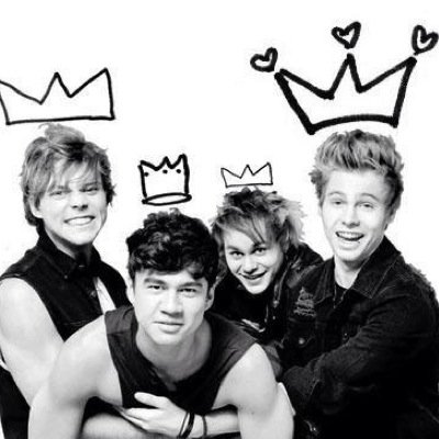 MAKE OUR DREAMS COME TRUE BY LIKING THE PHOTO ⬇️ SO WE CAN HAVE A CHANCE TO GO TO LA FOR 5SOSDERPCON. LOVE YOUU TYSM