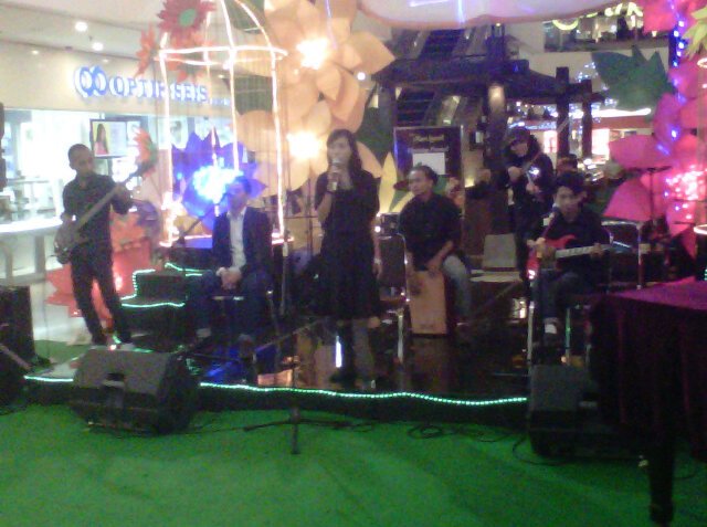 Dia_kustik's profile picture. Present band akustik all genre.. special for wedding, gathring, launching, party, Reguler cafe, And we have Magician, MC, Dancer, and many more