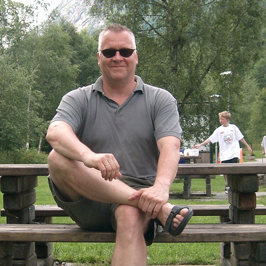 SverrePe's profile picture. Ex offiser / avismann / ballspiller - familie - venner - bikkja - rødvin - ski - fjellet - friluftsliv - hytta - Manchester United - SK Brann