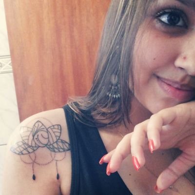 larathaynav's profile picture. Bota um sorriso no rosto e o resto a gente vê depois .✌