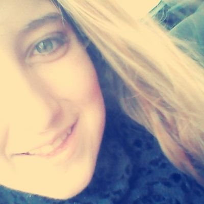 Viviendo queriendo hacerle feliz. ,  Como estilo de vida @Taaniaconeesa. Se pasa por aqui la persona que mas te ama y mas te admira att: tuxoxoloco2