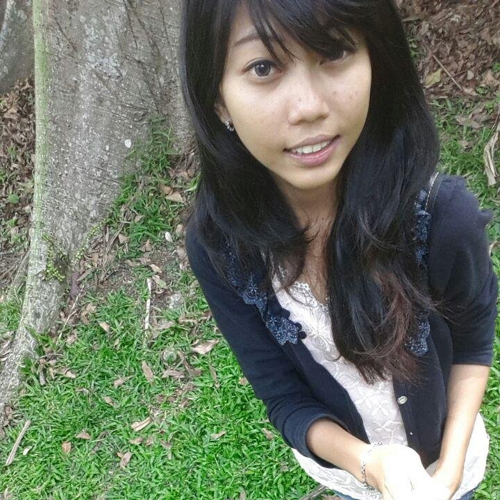 Mencintai seseorang tidak perlu memiliki dy seutuhnya yang terpenting adalah bagaimana cara agar dapat membahagiakannya bukan dengan menjerumuskannya ;)