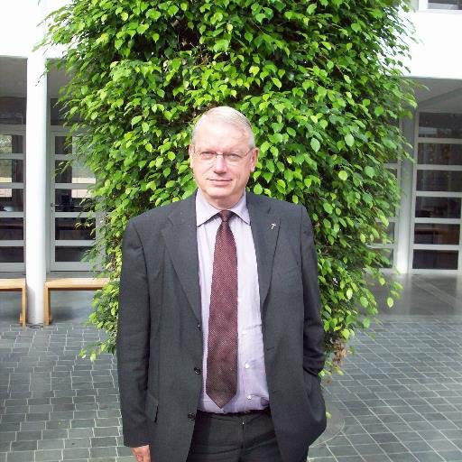 Priester bisdom Brugge.
Bisschoppelijk Vicaris Onderwijs 
Ere-gedelegeerd bestuurder Dienstencentrum GID(t)S