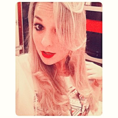 De um lado a poesia, o verbo, a saudade. Do outro a luta, a força e a coragem pra chegar ao fim...” (Teatro Magico) (8)