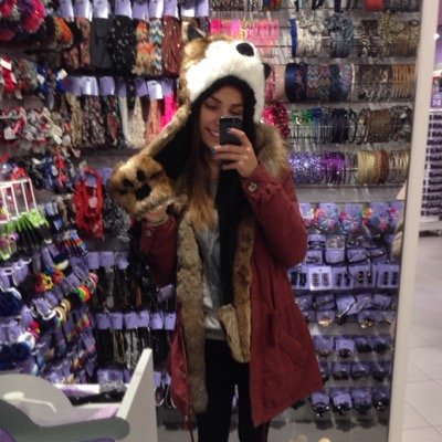 itsgoingtobeama's profile picture. Instgram » mrs.rewinside