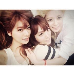 봇 ㅡ 헬로비너스 @chHELLOVENUS 앨리스 / 송주희 ; 1990s ㅡ instagram: jh.song_alice